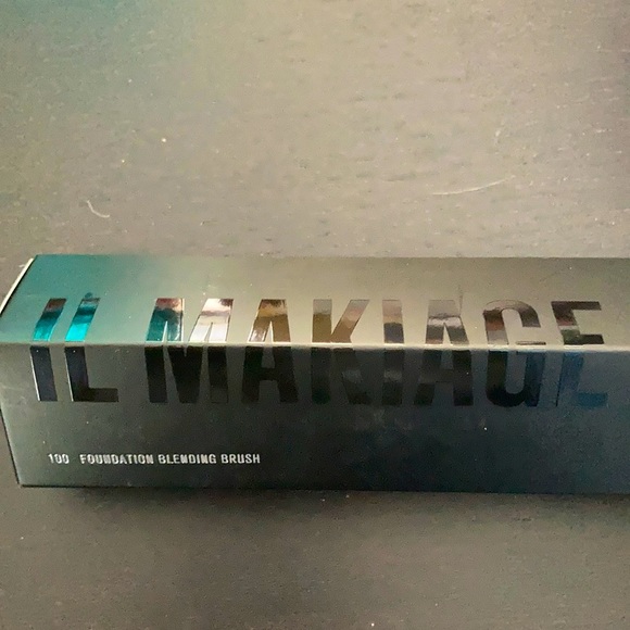 Il Makiage 100 Foundation Brush - Picture 1 of 2